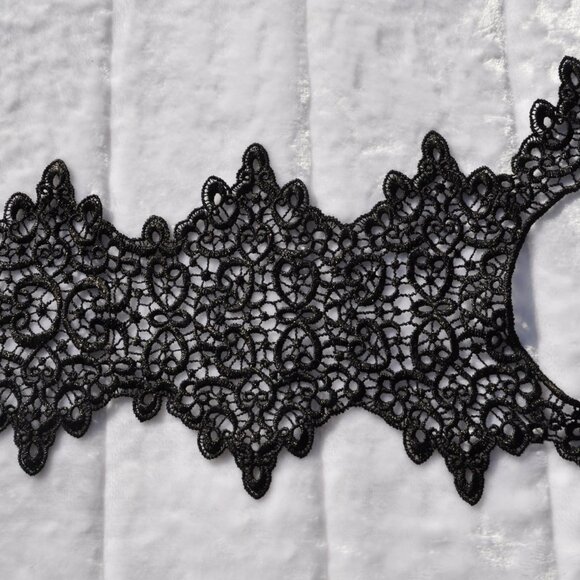 Vintage Trims Lot of 100 pcs X$20 Sewing Crafting Applique tops dresses and more - Picture 5 of 6